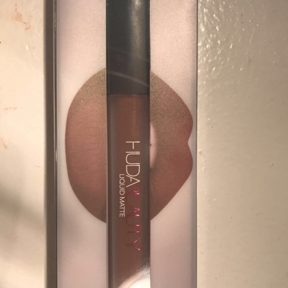 Huds Beauty Matte Lipstick “Flirt”
